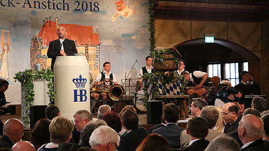 Maibockanstich 2018 mit Django Asül am 25.04.2018 im Hofbräuhaus (©Foto: Martin Schmitz)